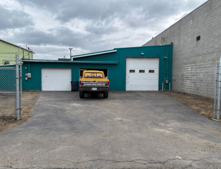 3 Bay Shop 639 2nd Avenue
